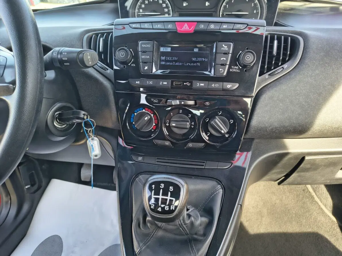Lancia Ypsilon usata a Firenze (18)