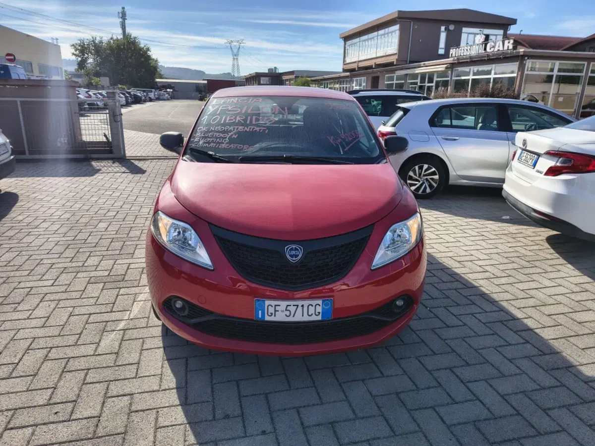 Lancia Ypsilon usata a Firenze (2)