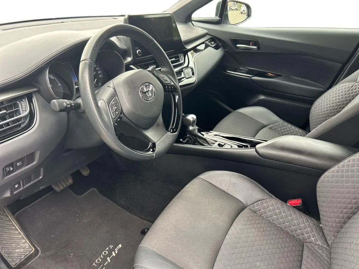 Toyota Toyota C-HR usata a Piacenza (9)