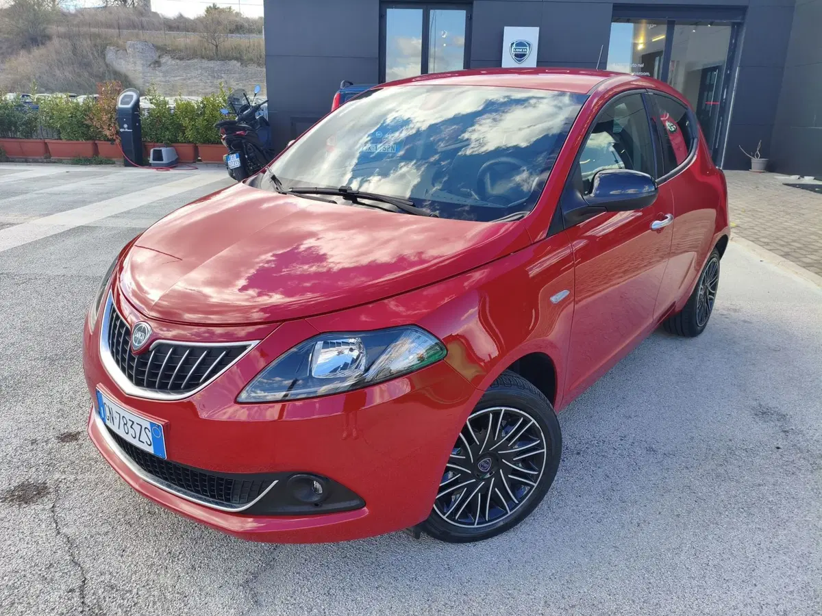Lancia Ypsilon usata a Matera