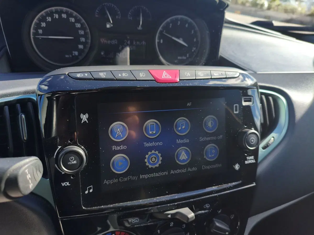 Lancia Ypsilon usata a Matera (15)