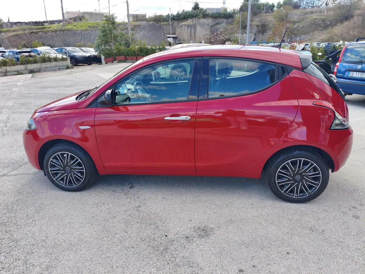 Lancia Ypsilon usata a Matera (2)