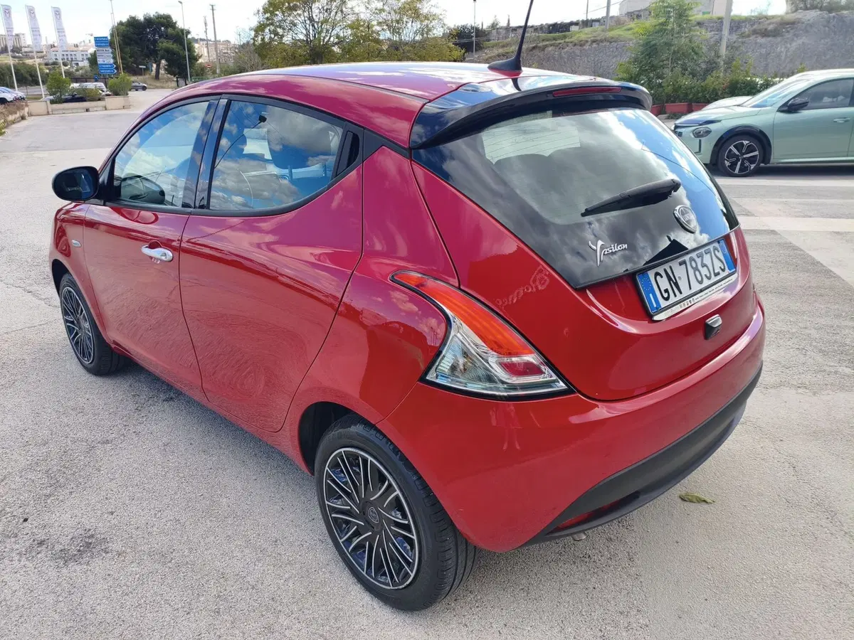 Lancia Ypsilon usata a Matera (3)