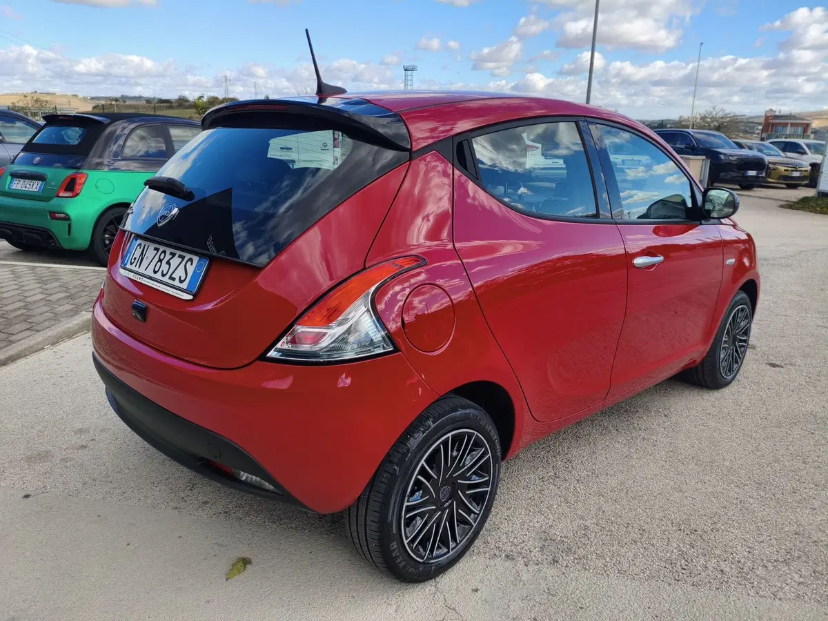 Lancia Ypsilon usata a Matera (6)