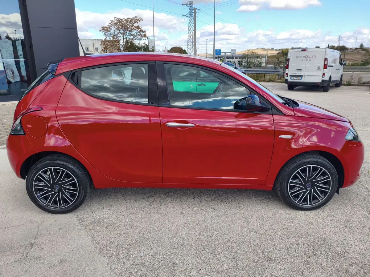 Lancia Ypsilon usata a Matera (7)