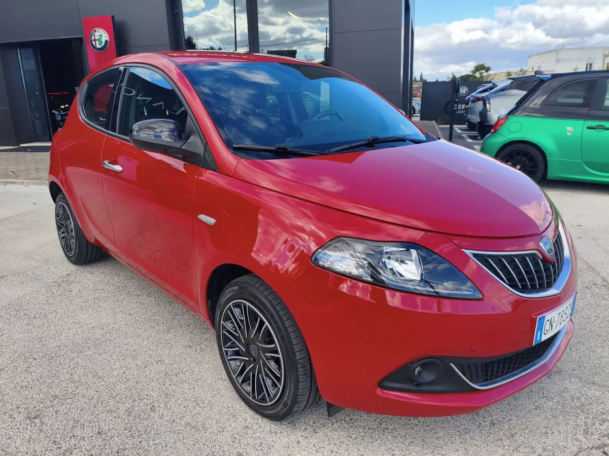 Lancia Ypsilon usata a Matera (8)