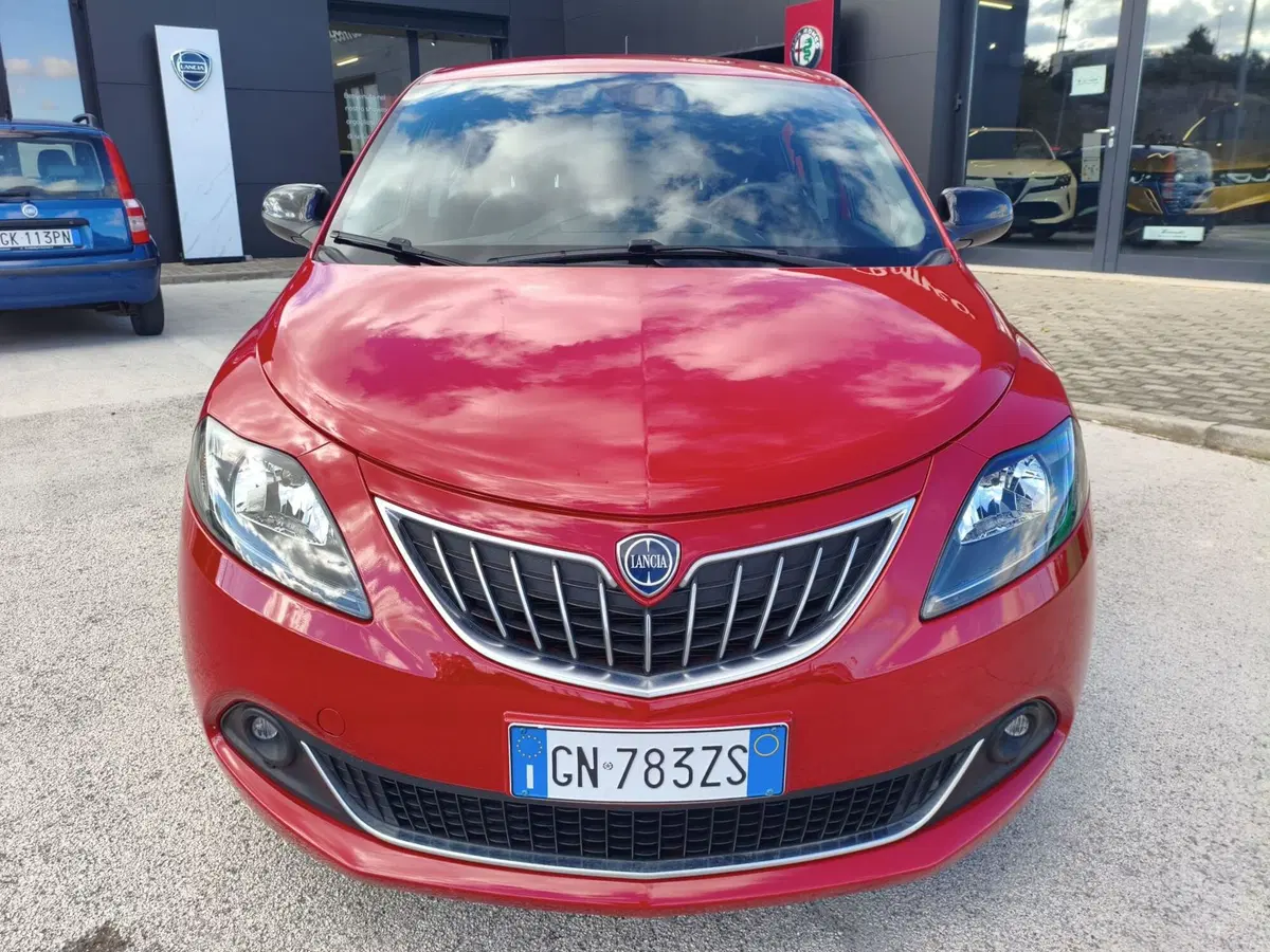 Lancia Ypsilon usata a Matera (9)