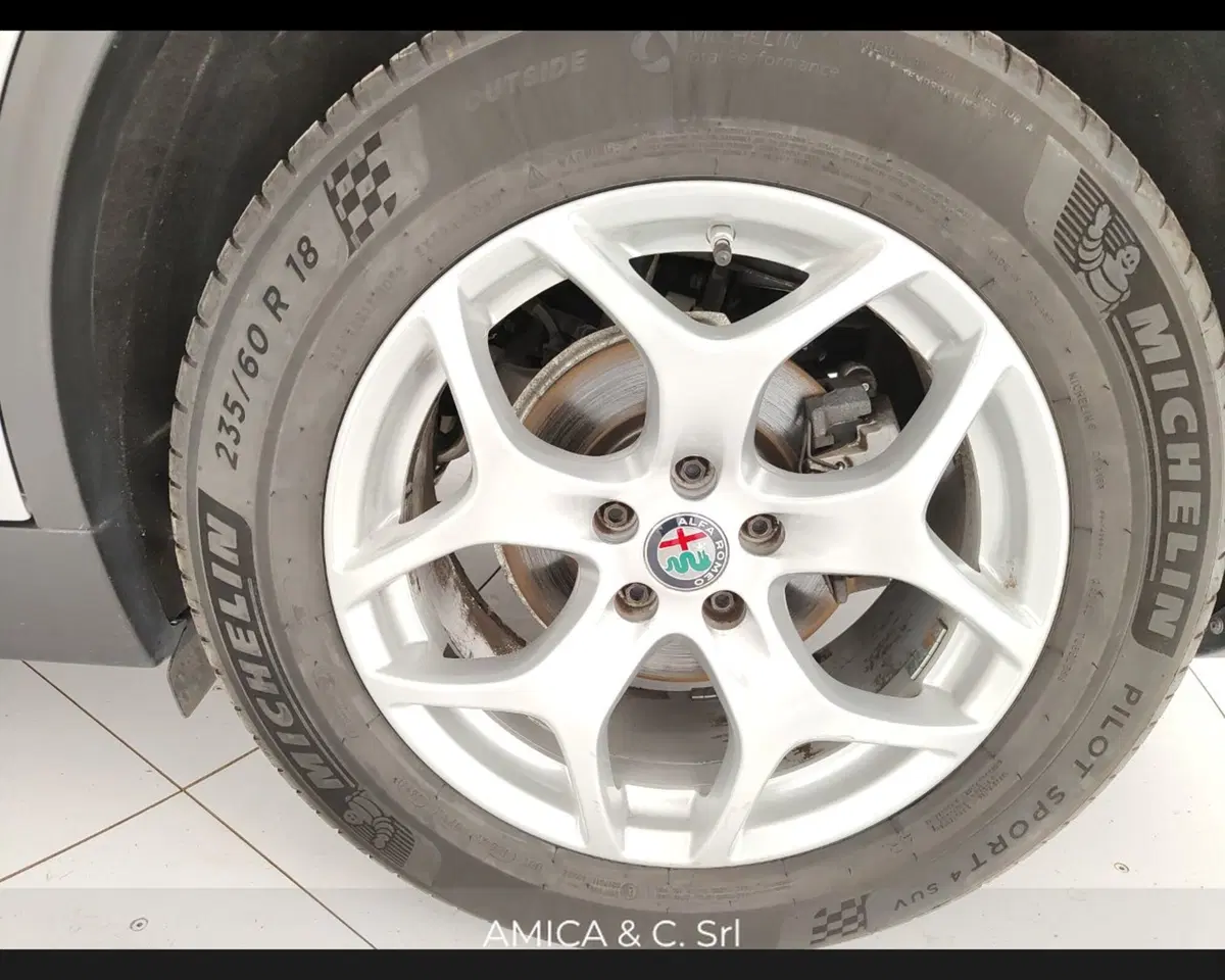 Alfa Romeo Stelvio usata a Caserta (10)