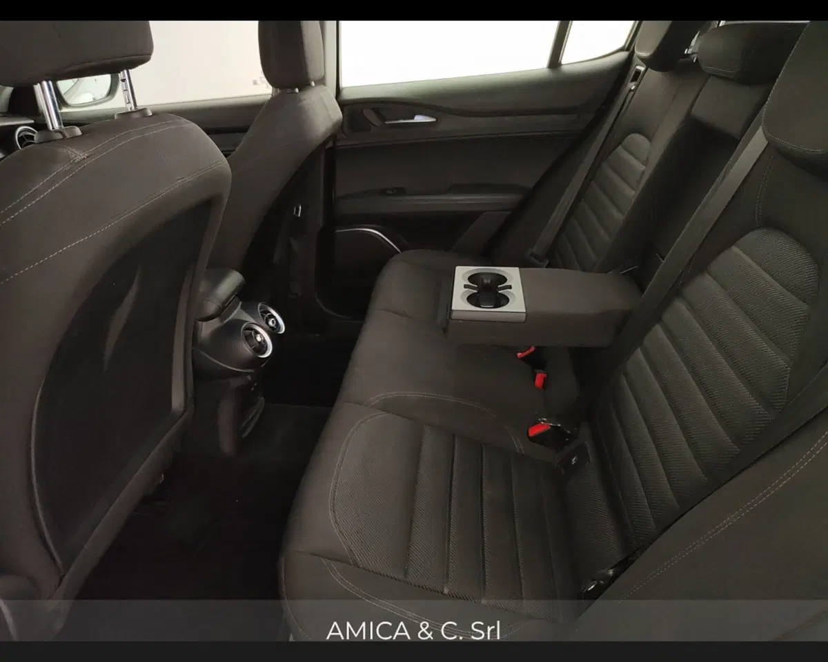 Alfa Romeo Stelvio usata a Caserta (12)