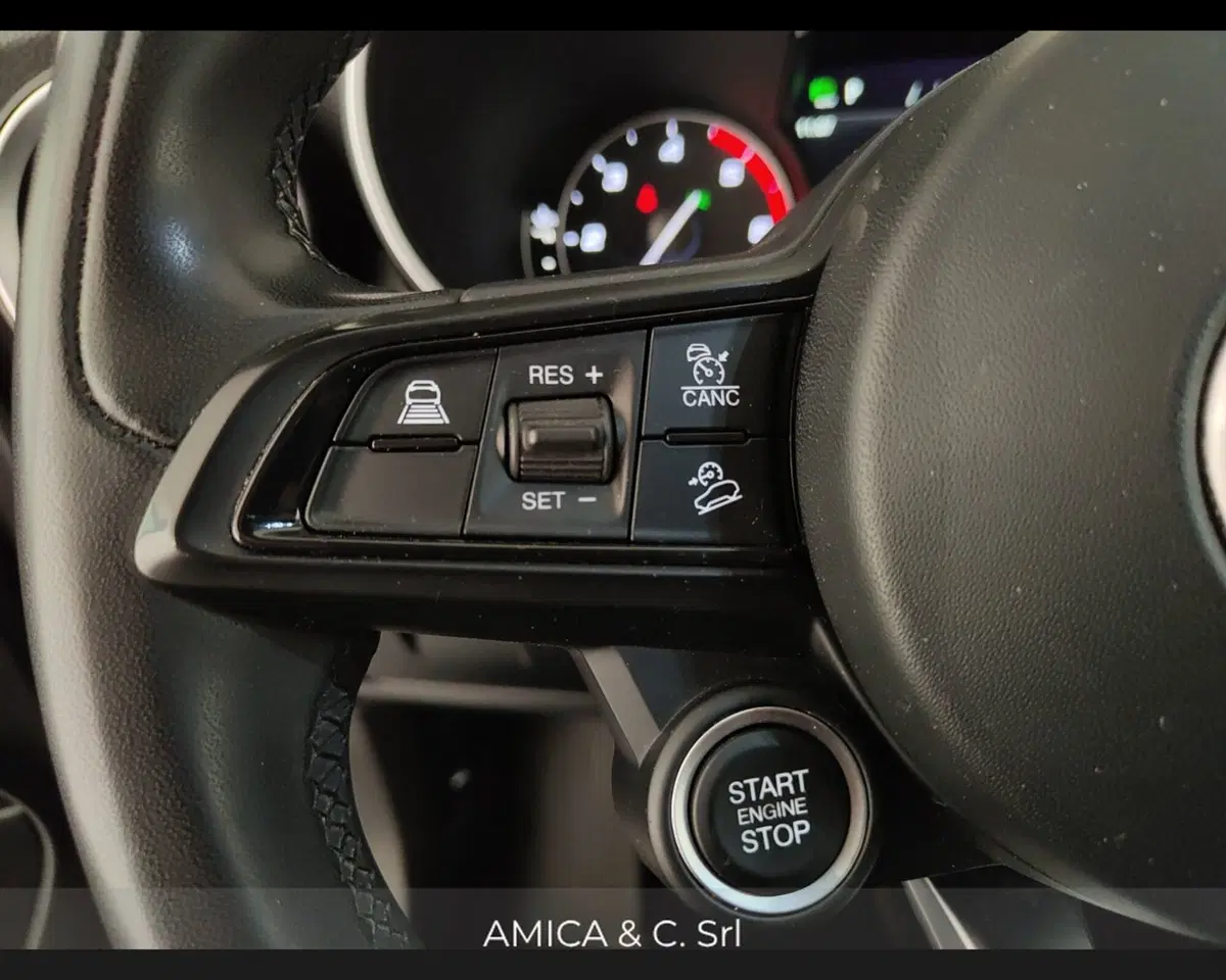 Alfa Romeo Stelvio usata a Caserta (18)