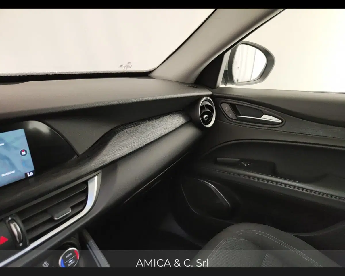 Alfa Romeo Stelvio usata a Caserta (19)