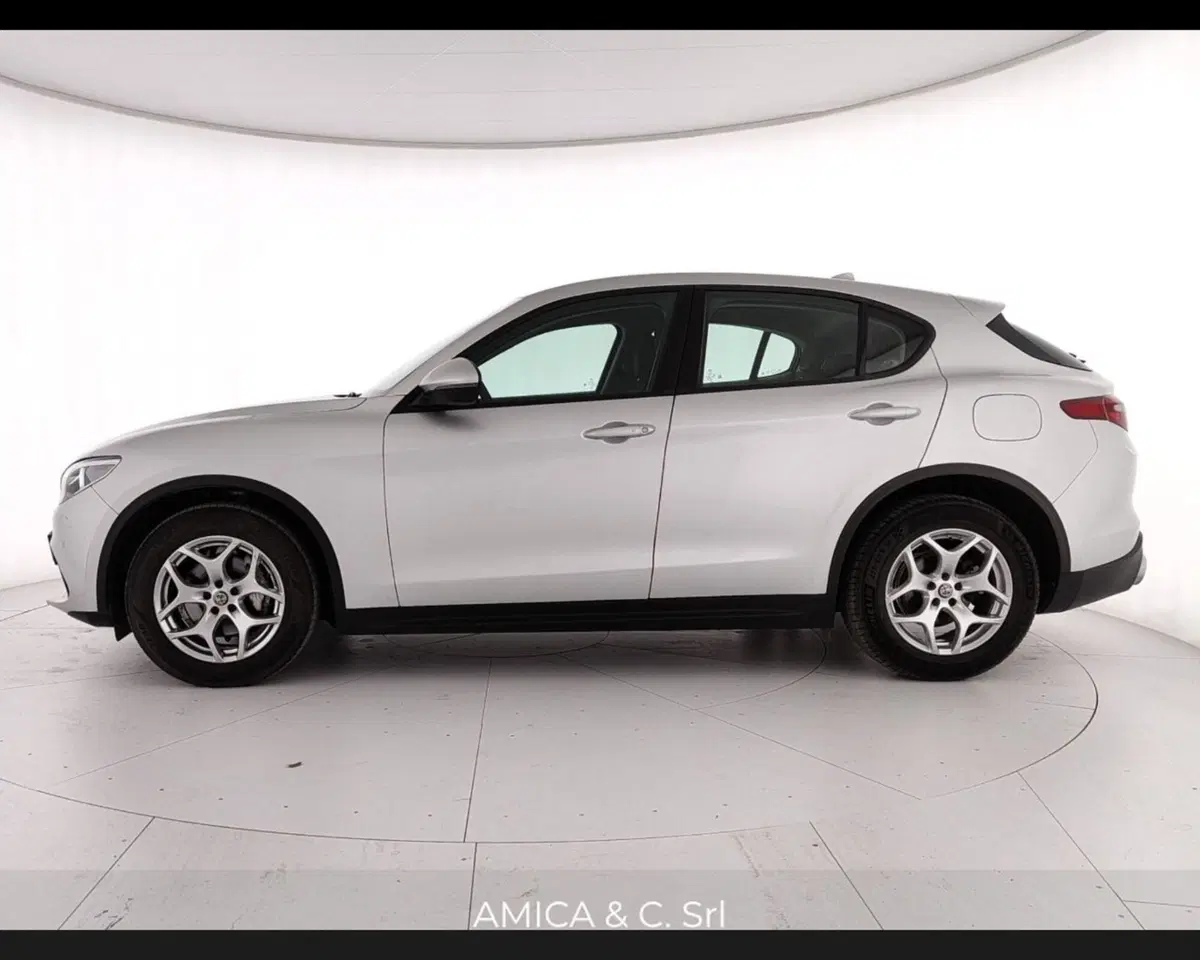 Alfa Romeo Stelvio usata a Caserta (4)