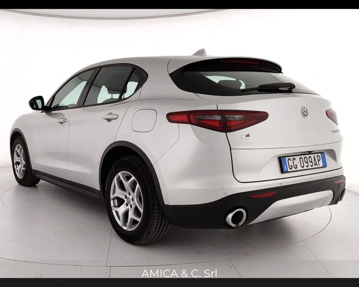 Alfa Romeo Stelvio usata a Caserta (5)