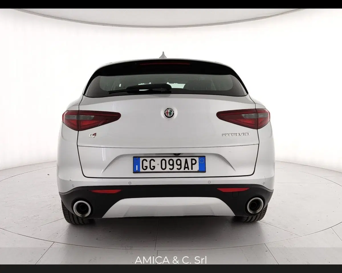Alfa Romeo Stelvio usata a Caserta (6)
