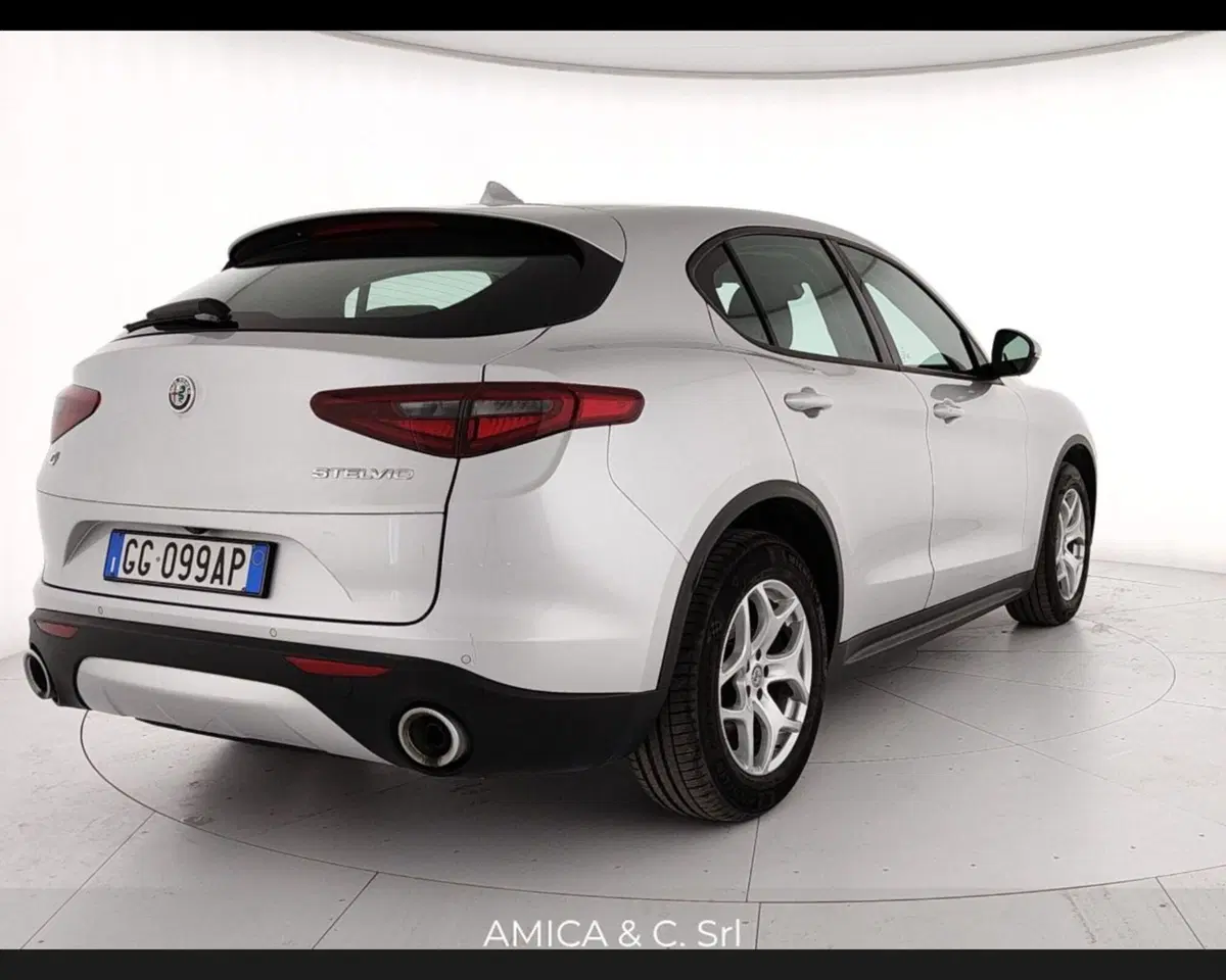 Alfa Romeo Stelvio usata a Caserta (7)
