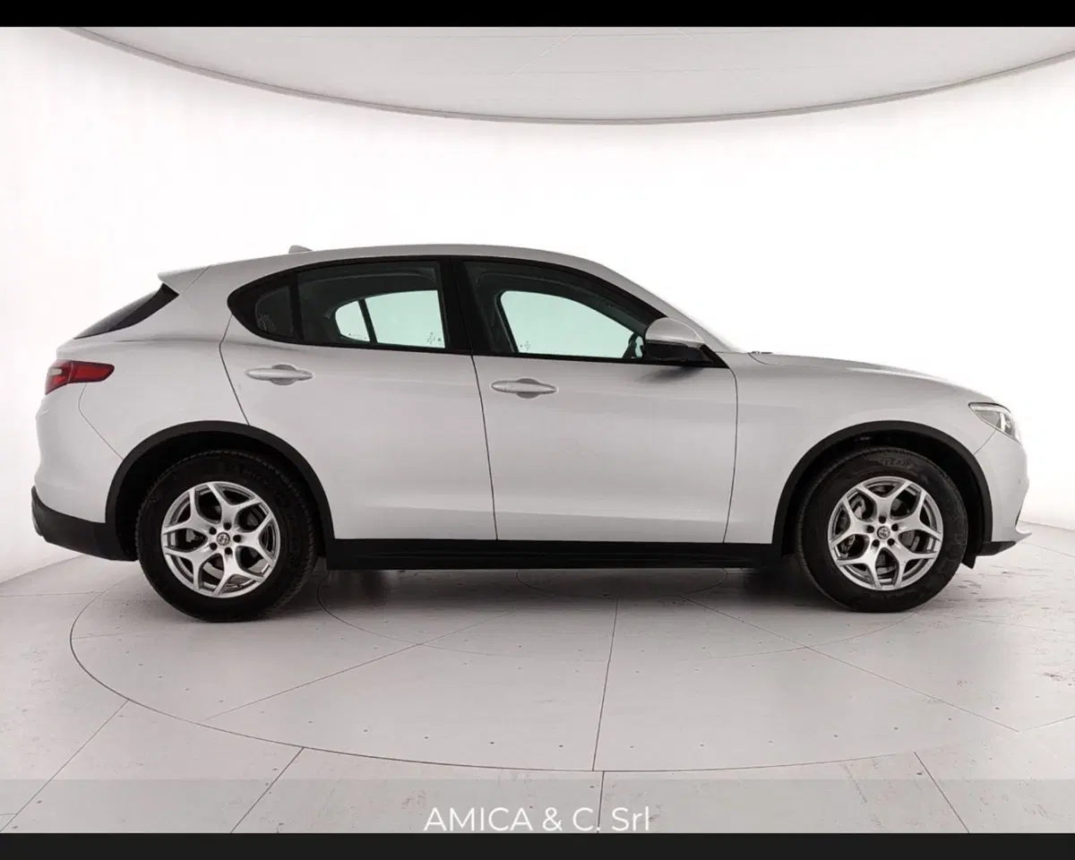 Alfa Romeo Stelvio usata a Caserta (8)