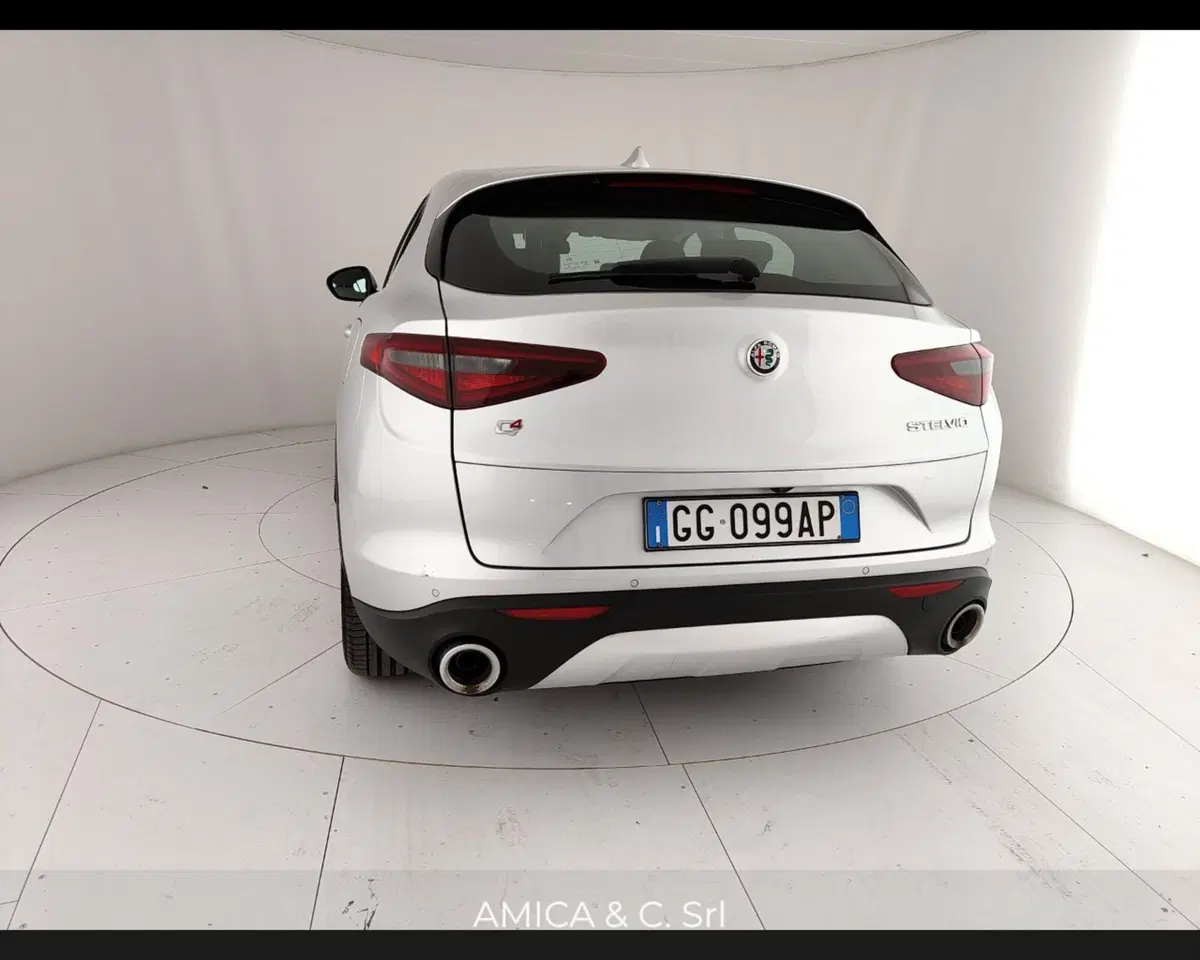 Alfa Romeo Stelvio usata a Caserta (9)