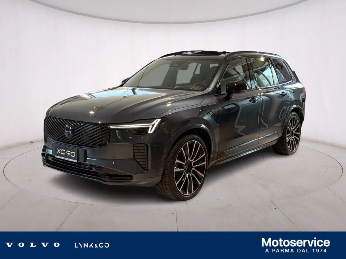 Volvo XC90 nuova a Parma