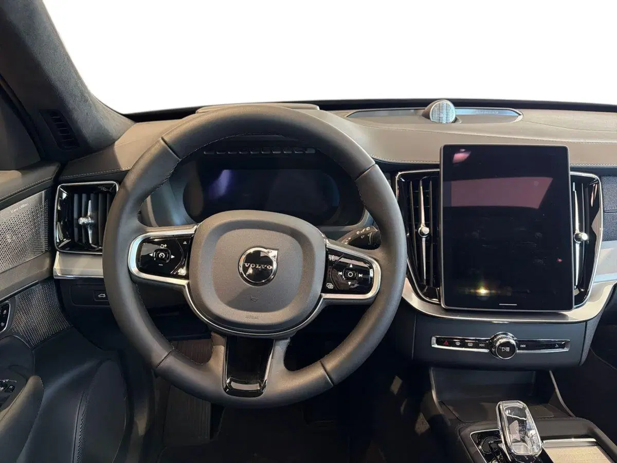 Volvo XC90 nuova a Parma (10)