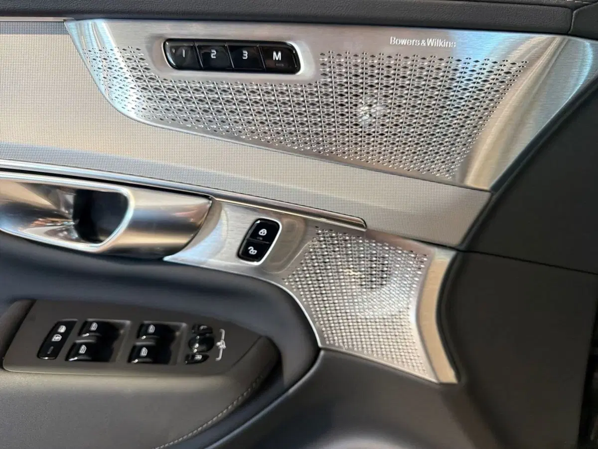 Volvo XC90 nuova a Parma (14)