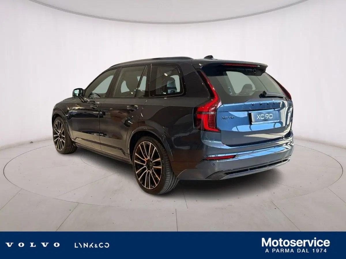 Volvo XC90 nuova a Parma (7)