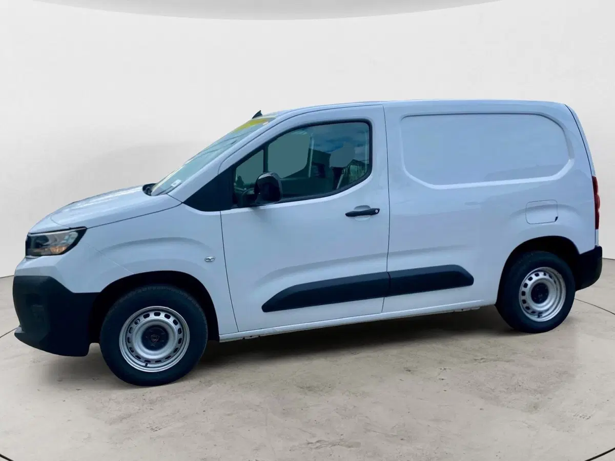 Peugeot Partner Furgone nuova a Bari (4)