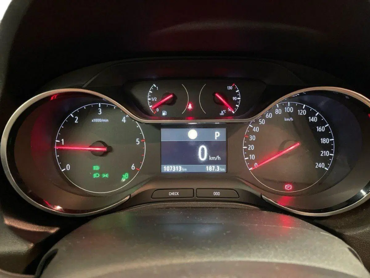 Opel Grandland X usata a Macerata (17)