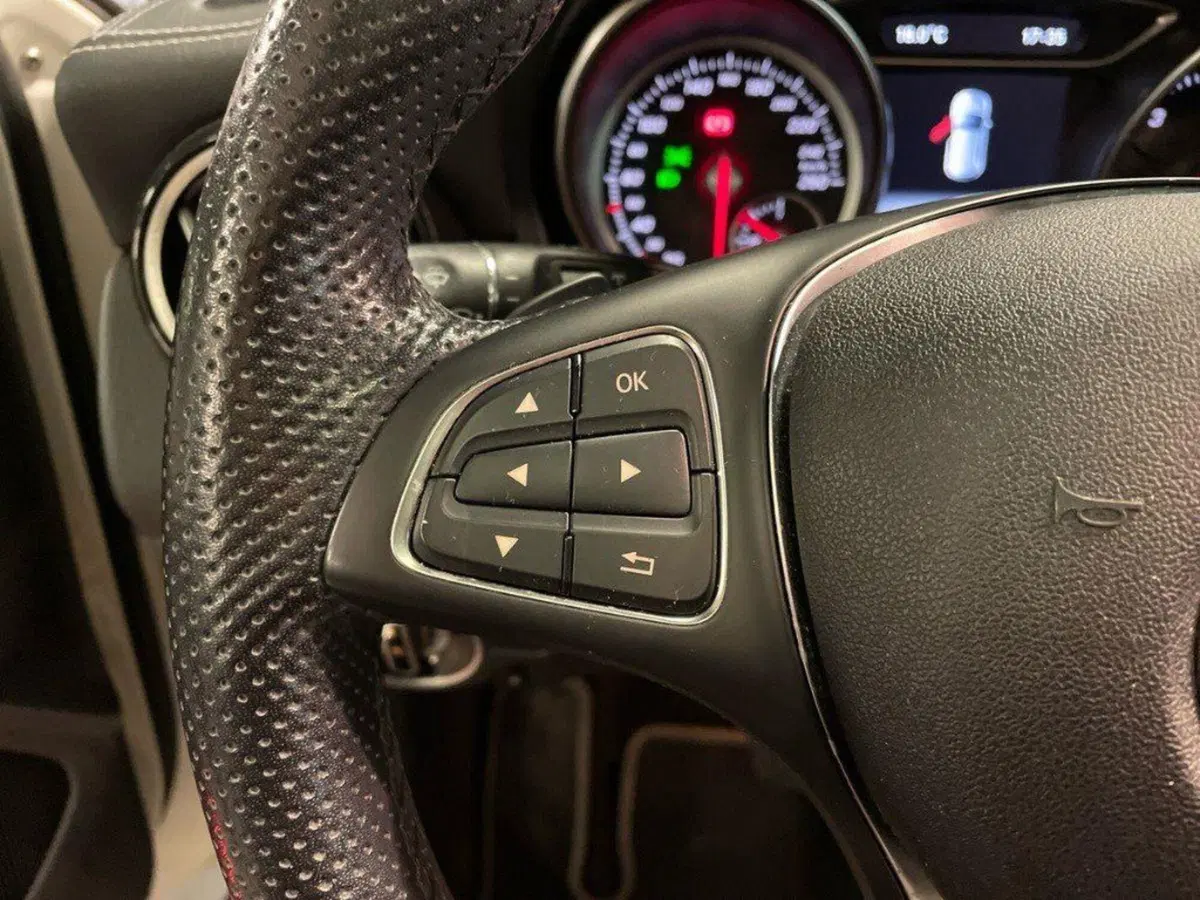Mercedes-Benz GLA SUV usata a Ancona (17)