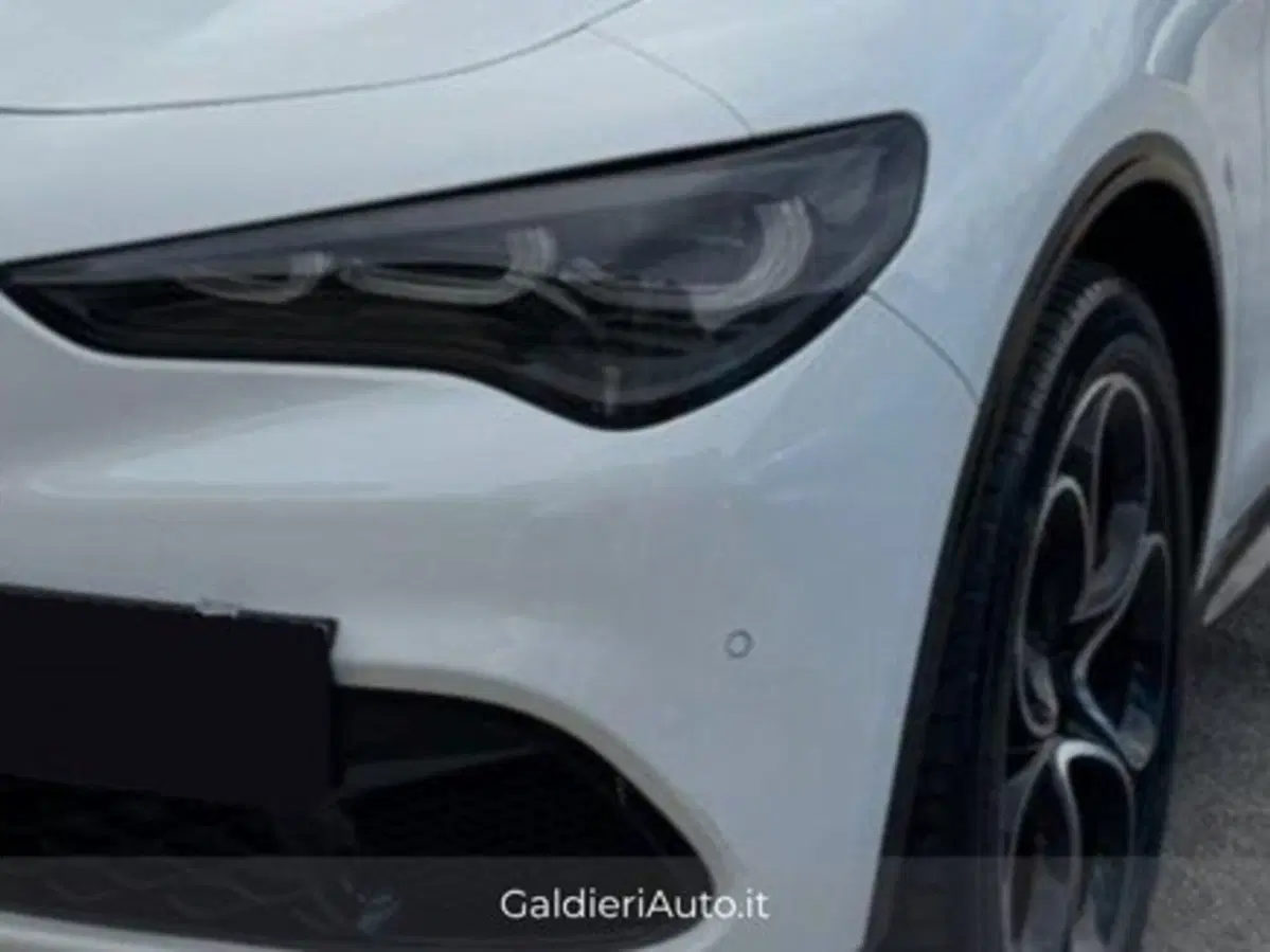 Alfa Romeo Stelvio usata a Salerno (5)