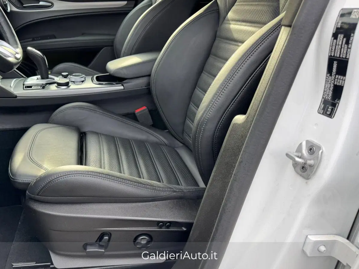 Alfa Romeo Stelvio usata a Salerno (8)