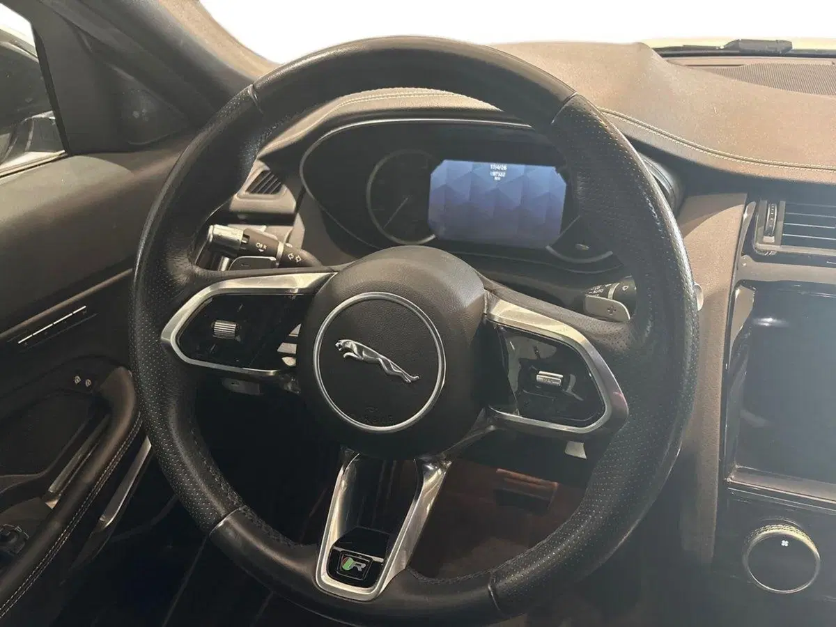 Jaguar E-Pace usata a Firenze (10)