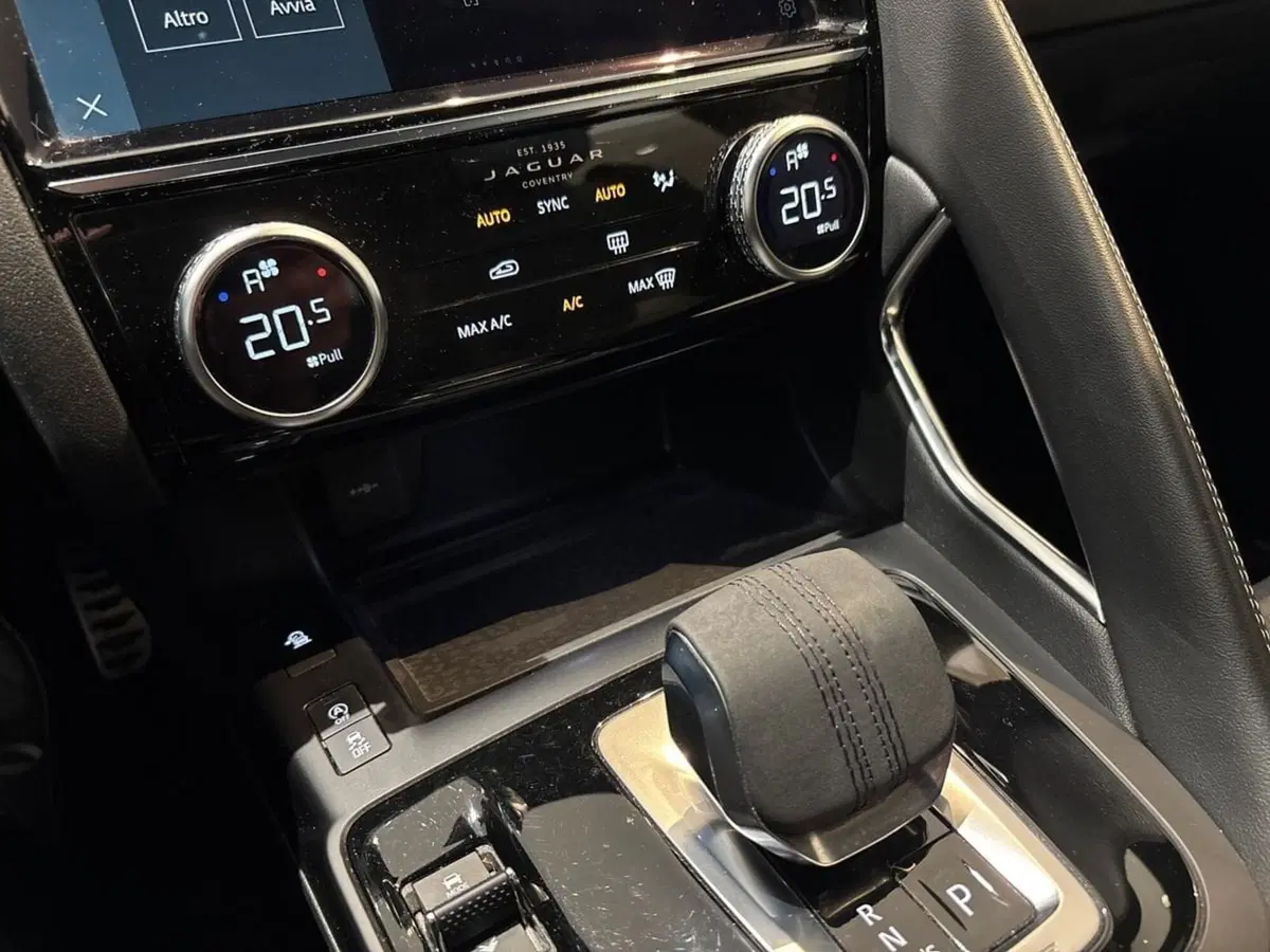 Jaguar E-Pace usata a Firenze (15)