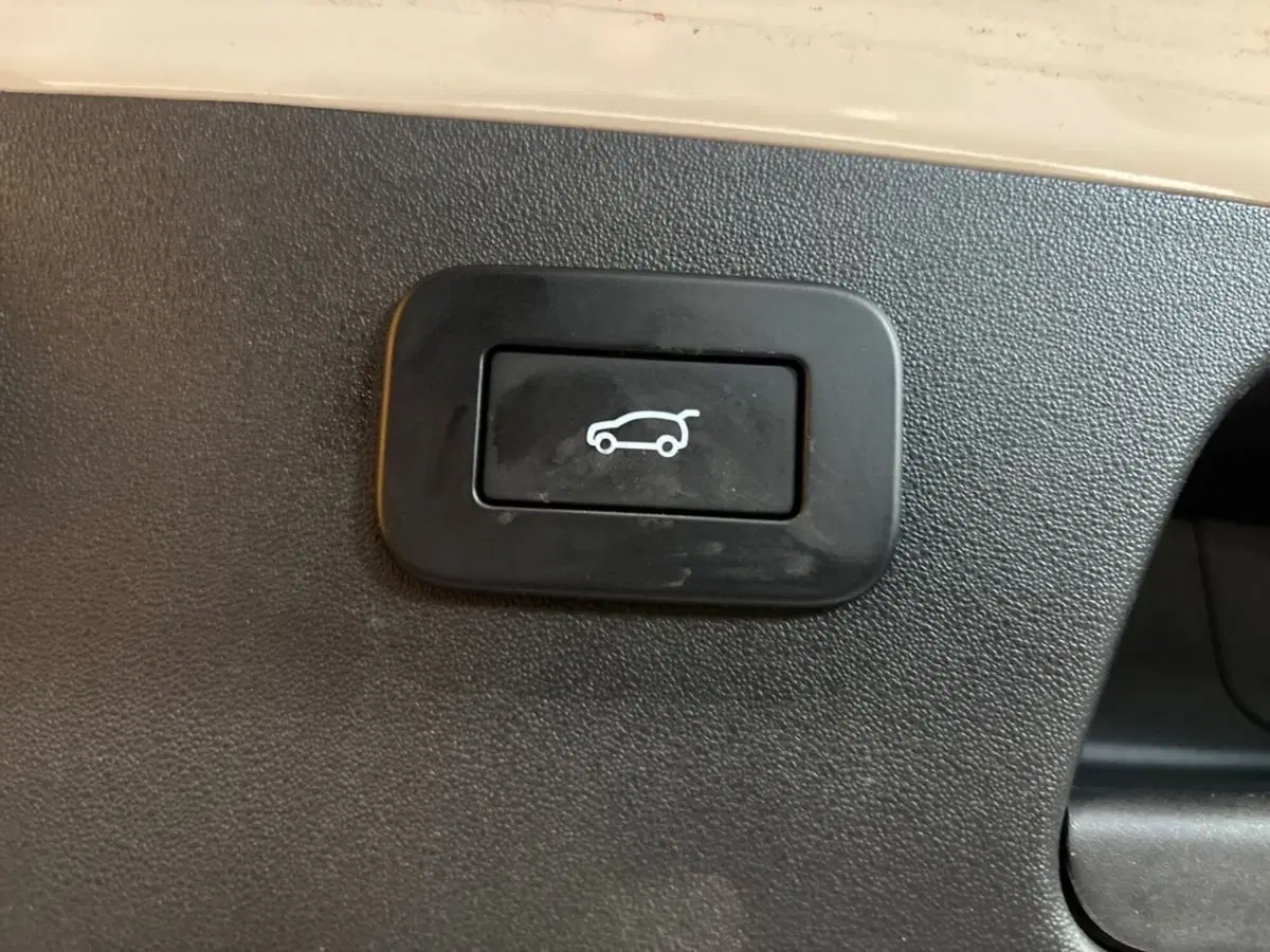 Jaguar E-Pace usata a Firenze (18)