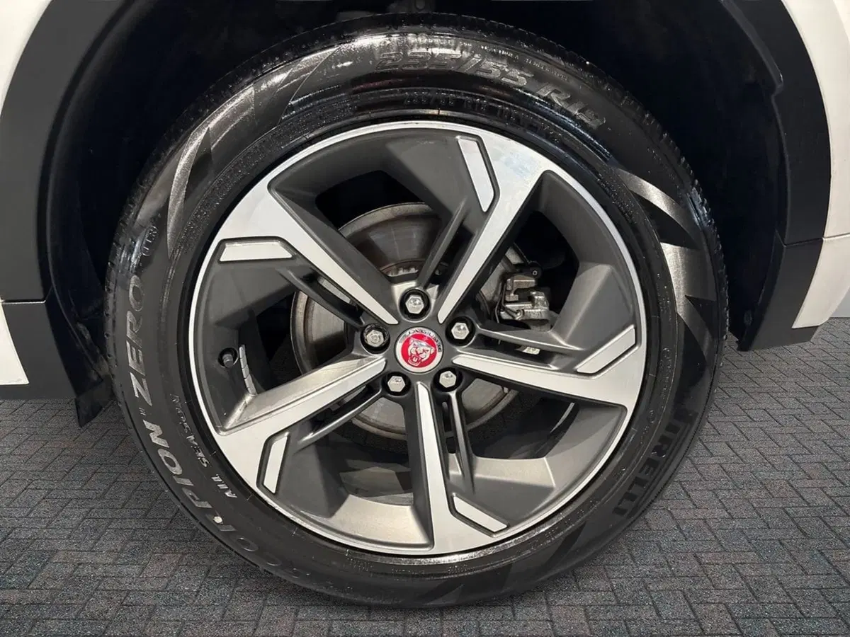 Jaguar E-Pace usata a Firenze (6)