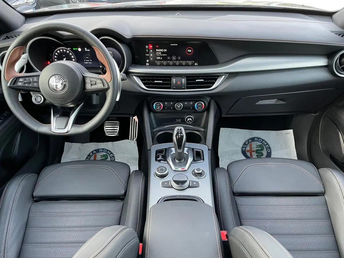 Alfa Romeo Stelvio usata a Ancona (10)