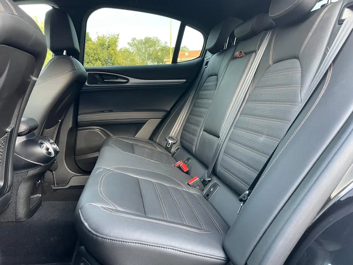 Alfa Romeo Stelvio usata a Ancona (18)