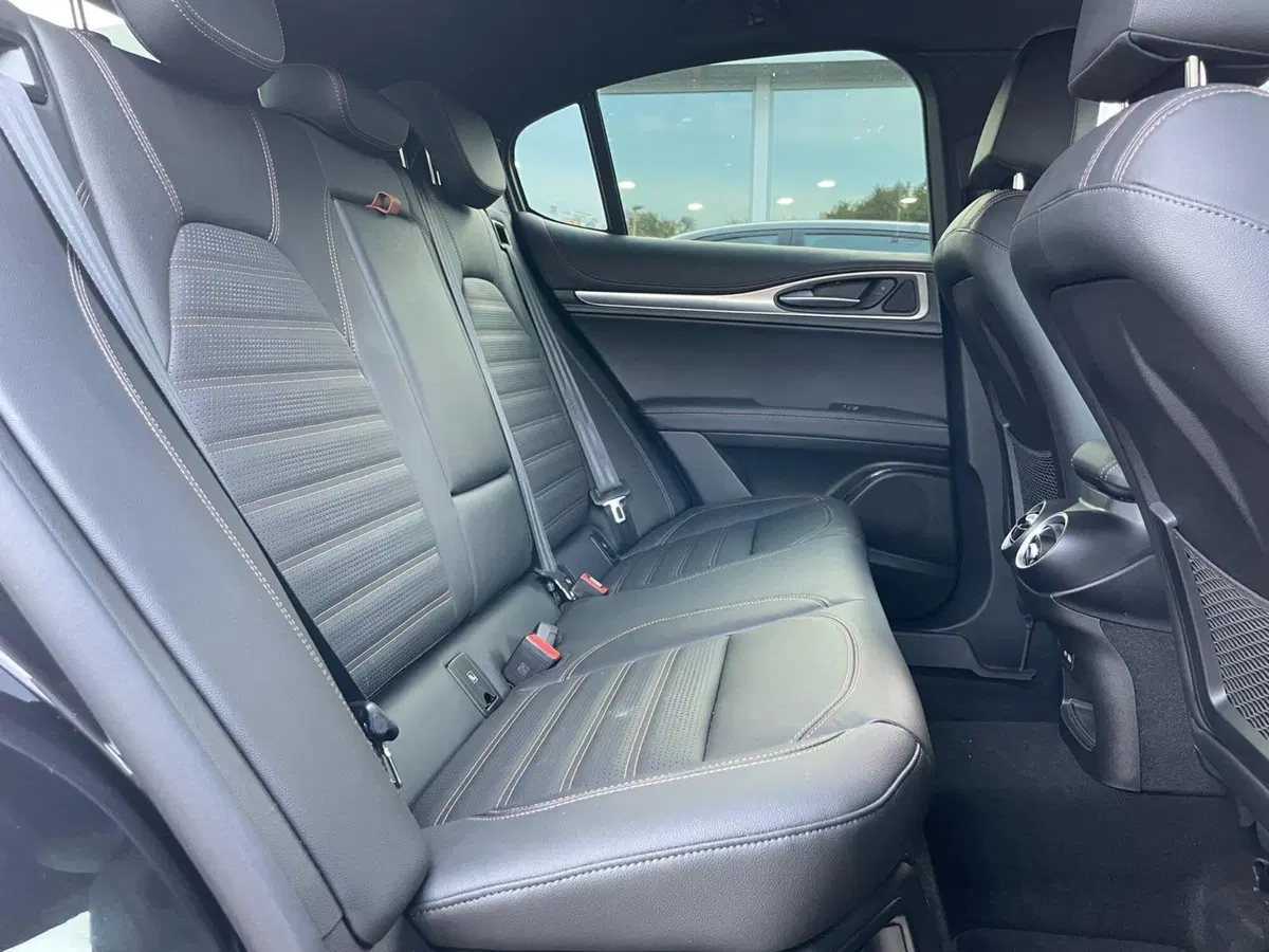Alfa Romeo Stelvio usata a Ancona (19)
