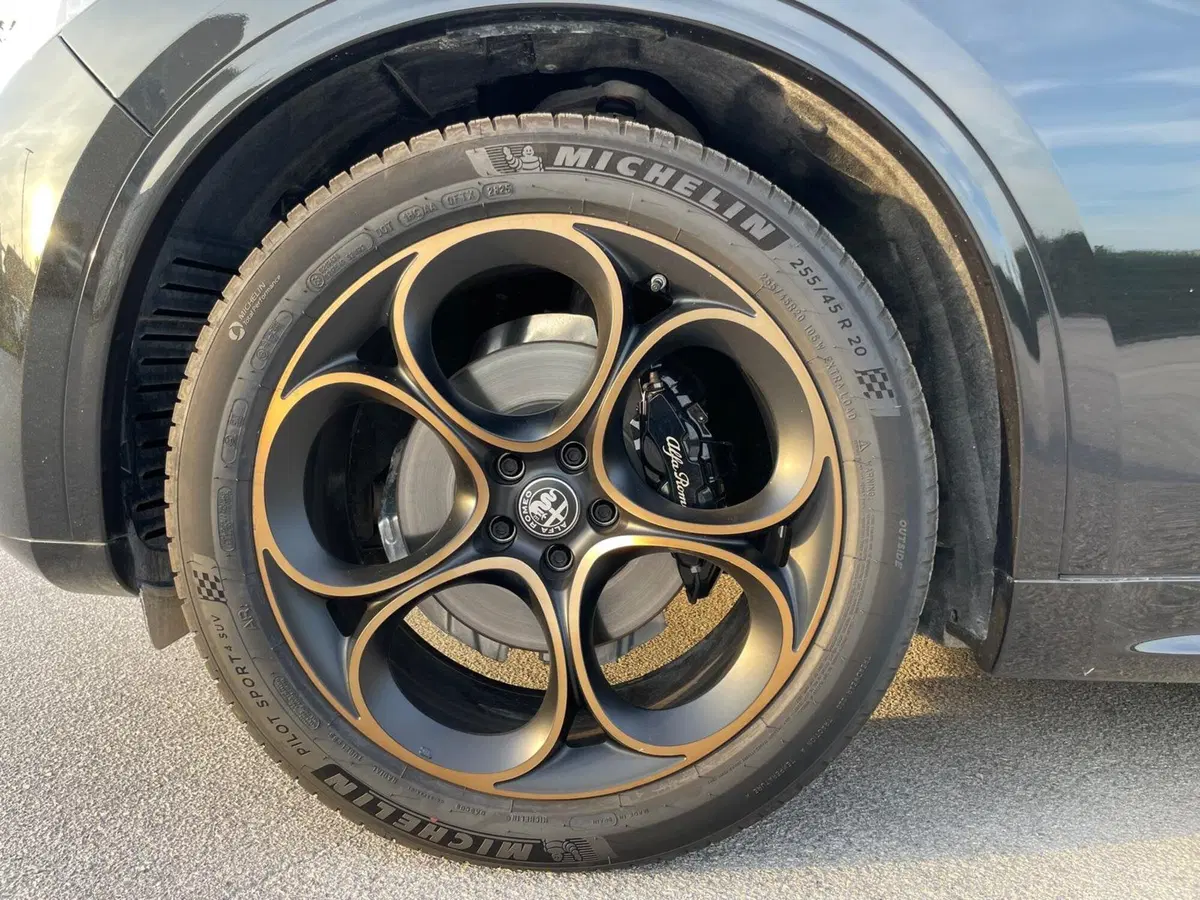 Alfa Romeo Stelvio usata a Ancona (20)