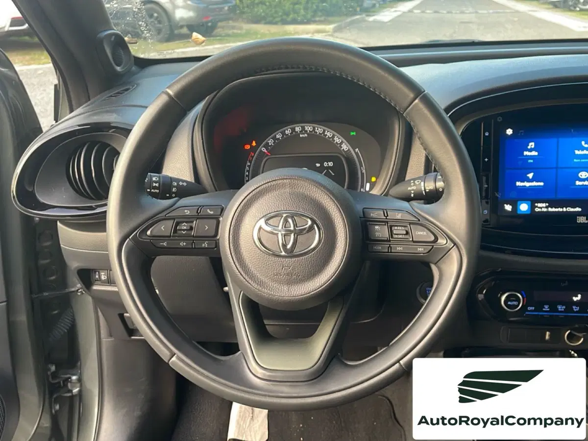 Toyota Aygo X usata a Roma (14)