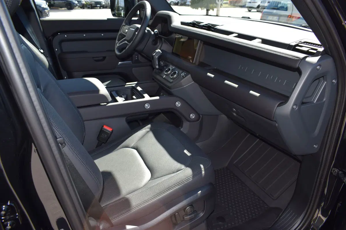 Land Rover Defender usata a Cuneo (10)