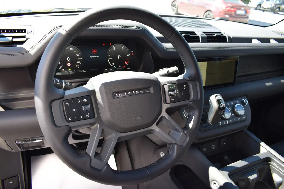 Land Rover Defender usata a Cuneo (11)