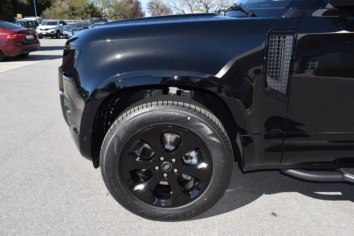 Land Rover Defender usata a Cuneo (15)