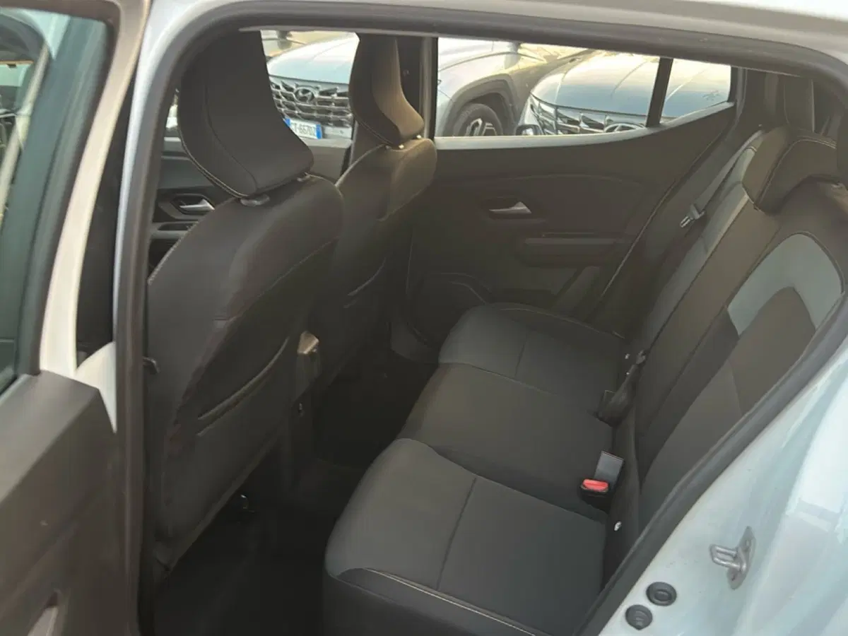 Dacia Sandero Stepway usata a Roma (12)