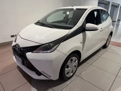 Toyota Aygo 1.0 VVT-i 69 CV 5 porte x-pure del 2016 usata a Genova