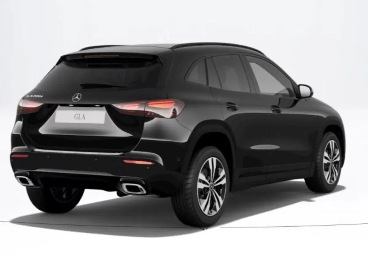 Mercedes-Benz GLA SUV nuova a Verona (2)