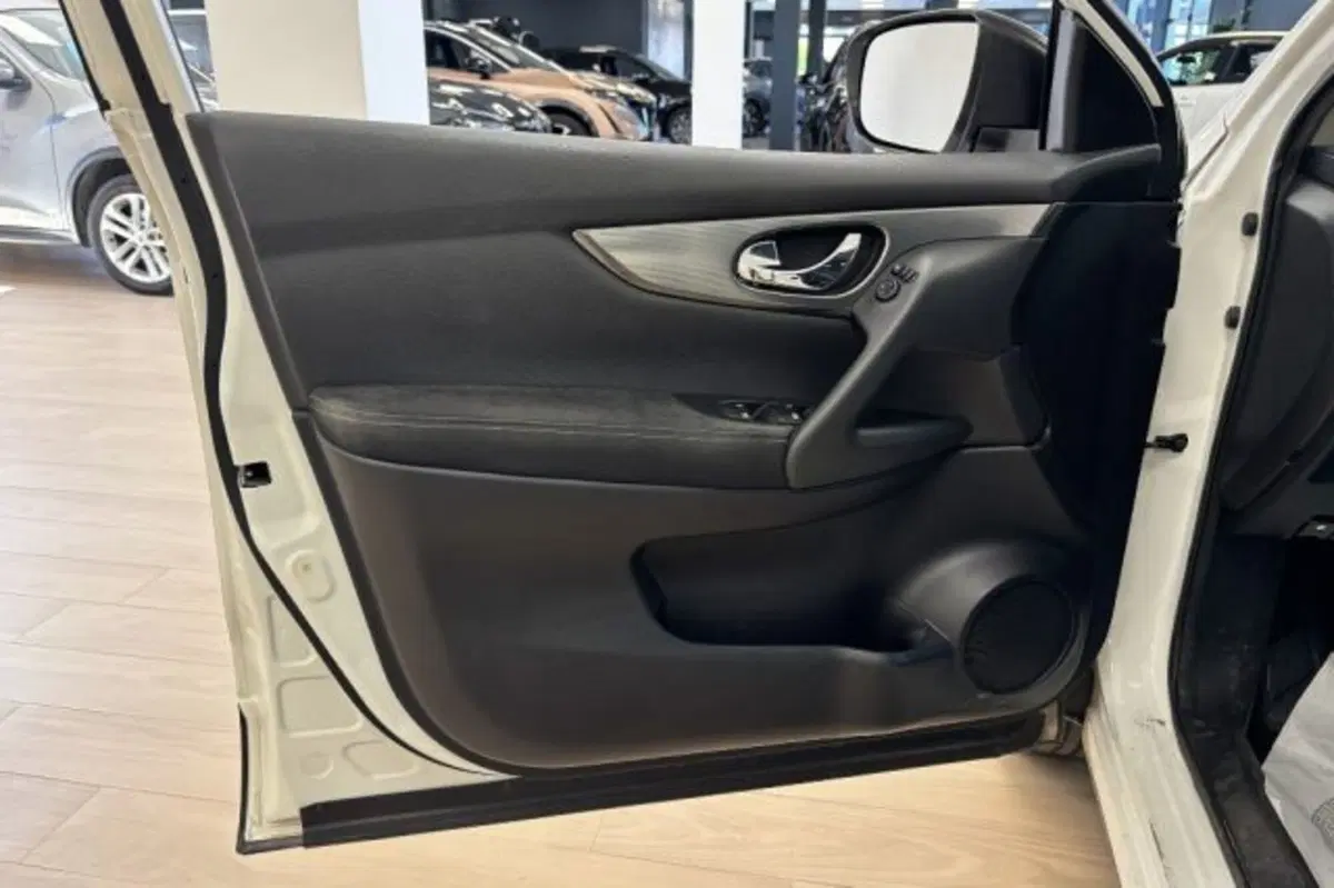 Nissan Qashqai usata a Latina (12)