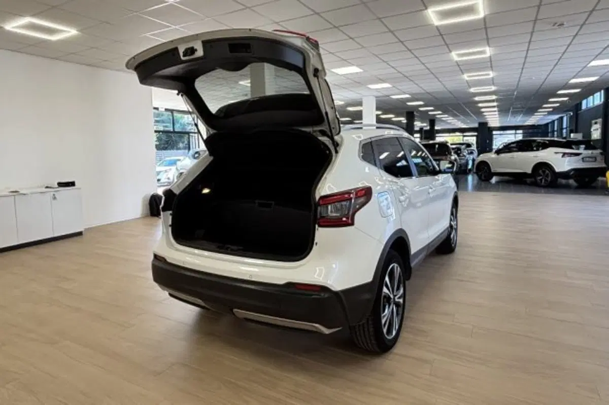 Nissan Qashqai usata a Latina (7)