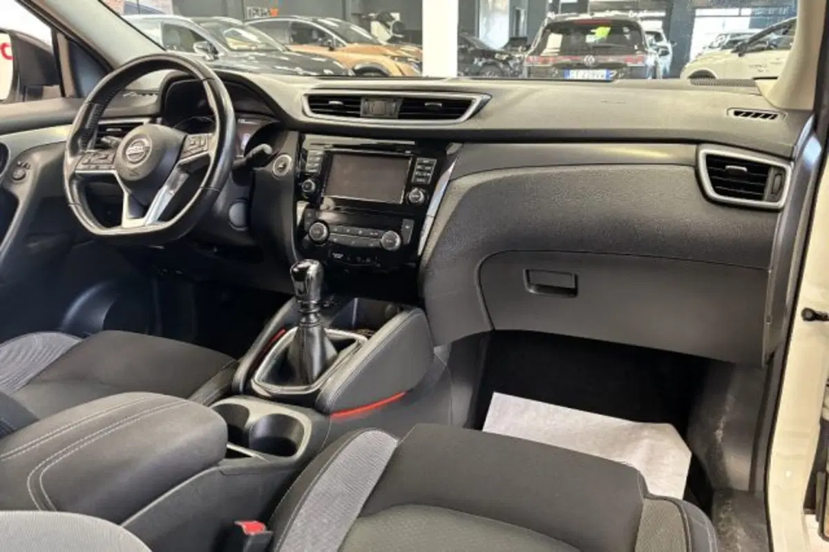 Nissan Qashqai usata a Latina (9)
