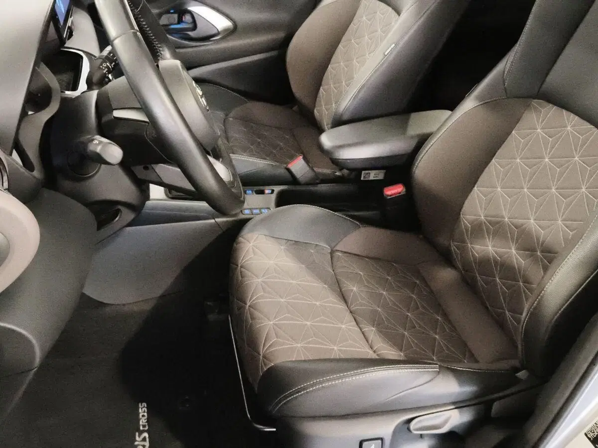 Toyota Yaris Cross usata a Genova (20)