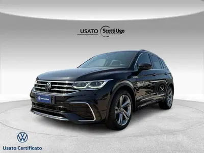 Volkswagen Tiguan 2.0 TDI 150 CV SCR DSG 4MOTION R-Line del 2023 usata a Cecina